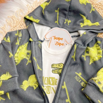 Conj. Jaqueta com Capuz, Body Manga Longa Dino Skatista e Calça de Moletom - Cinza e Verde